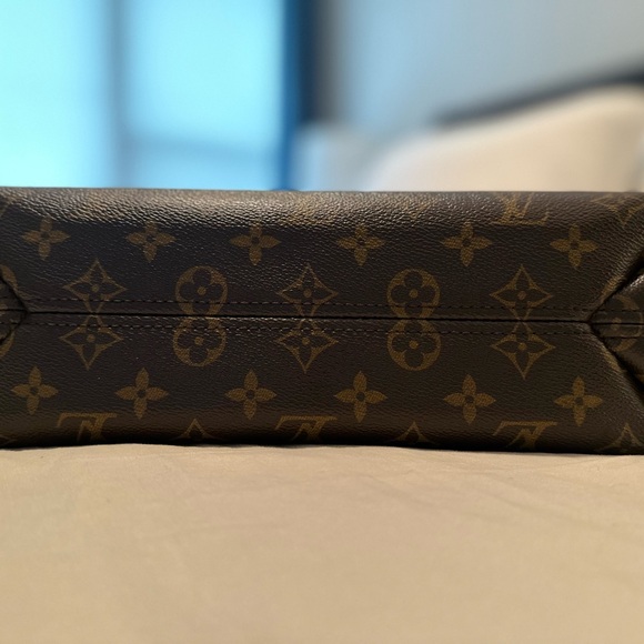 Louis Vuitton - Picture 15 of 15